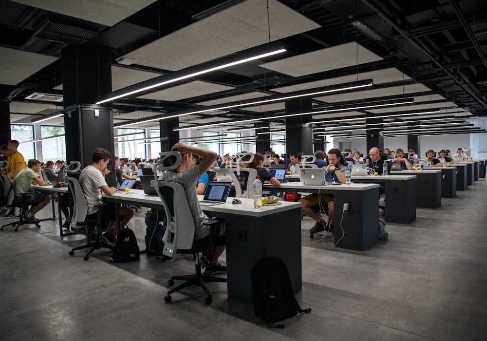 confronto tra colleghi in ufficio