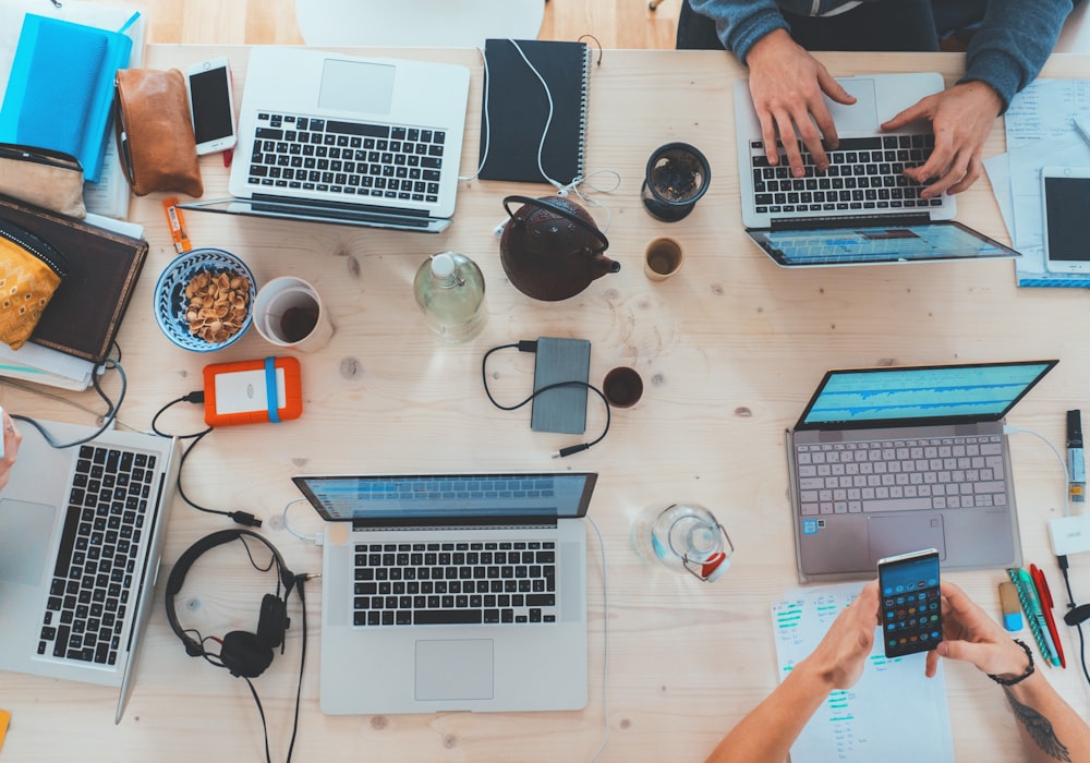 lavoro digitale alla scrivania